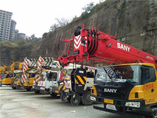 青秀区吊车出租按什么计费？台班费、单次费、里程费怎么算？